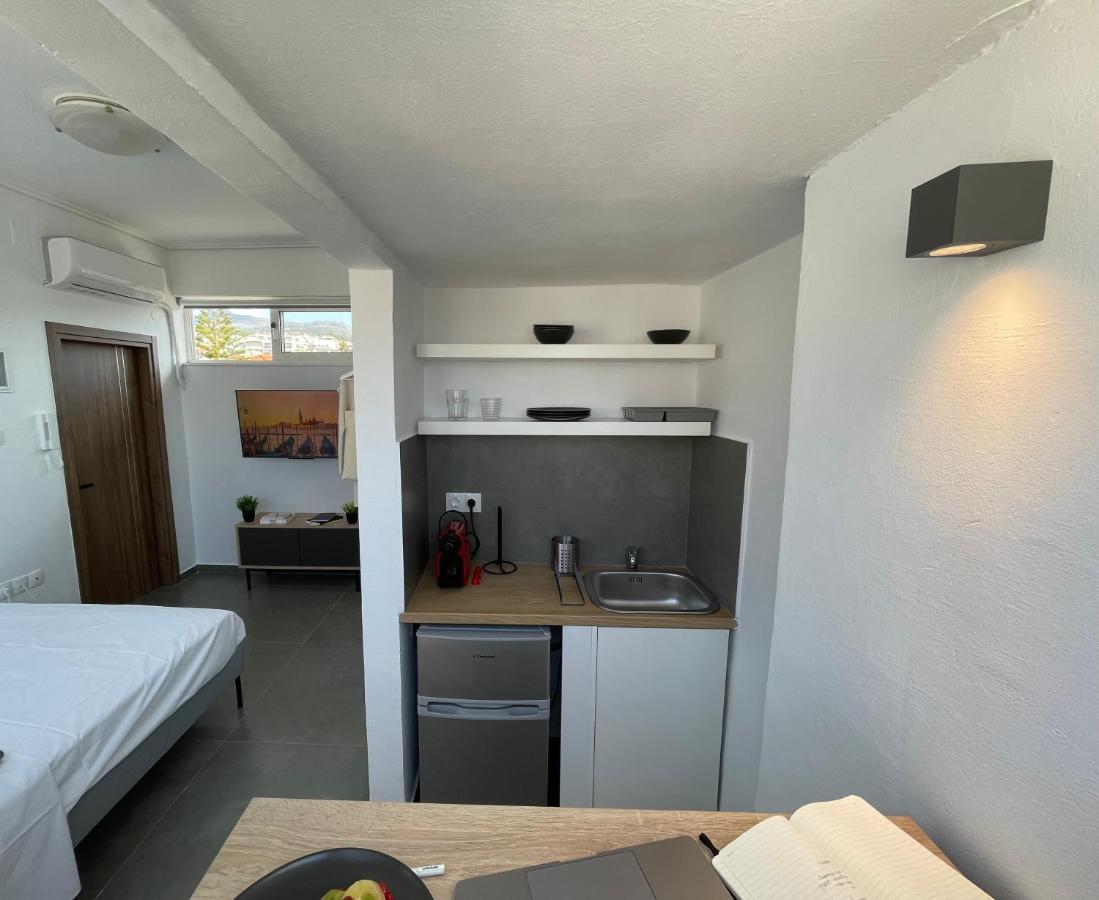 Modern Rooftop Apartment 레팀노 외부 사진